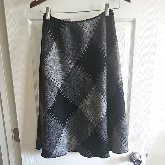 Elegant Black and Gray Women's Aline Skirt - Picture 2 of 6